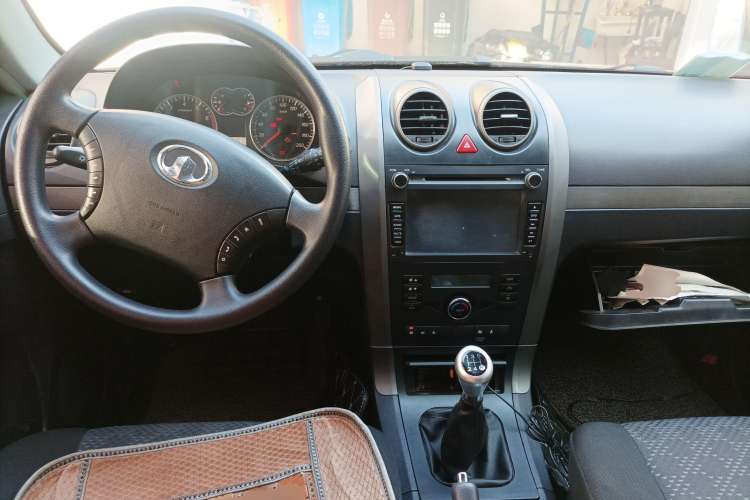 Used Haval H5 Classic 2011 Zhizun Edition 2.4L Four-Wheel Drive Deluxe Differential Version Center Console
