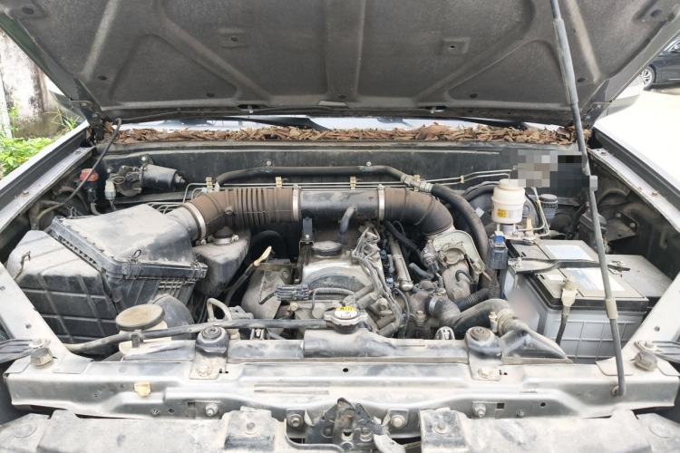Used Haval H5 Classic 2011 Zhizun Edition 2.0L Two-Wheel Drive Luxury Model Engine Bay