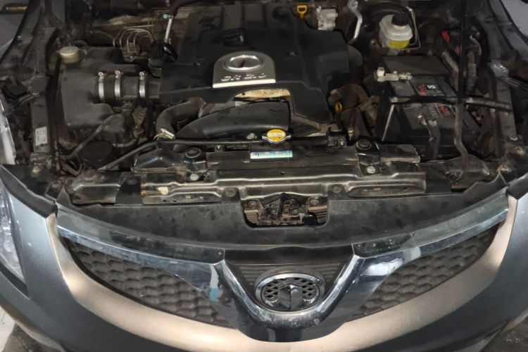 Used Haval H5 Classic 2011 European-style Version Green Quiet 2.0T Automatic 2WD Comfort Model Engine Bay