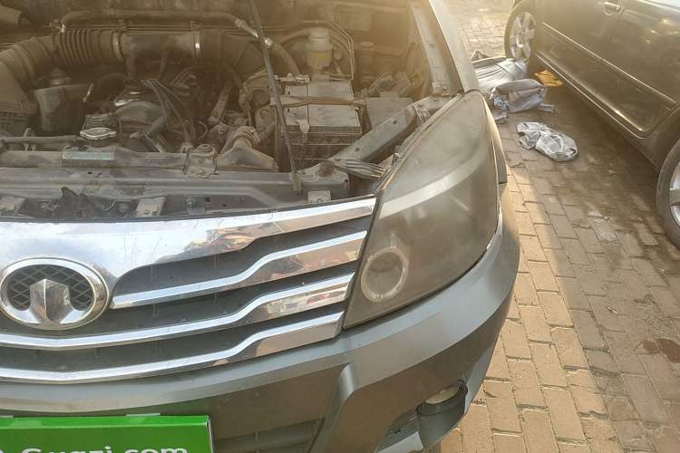 Used Haval H5 Classic 2011 Zhizun Edition 2.0L Two-Wheel Drive Luxury Model Engine Bay Left
