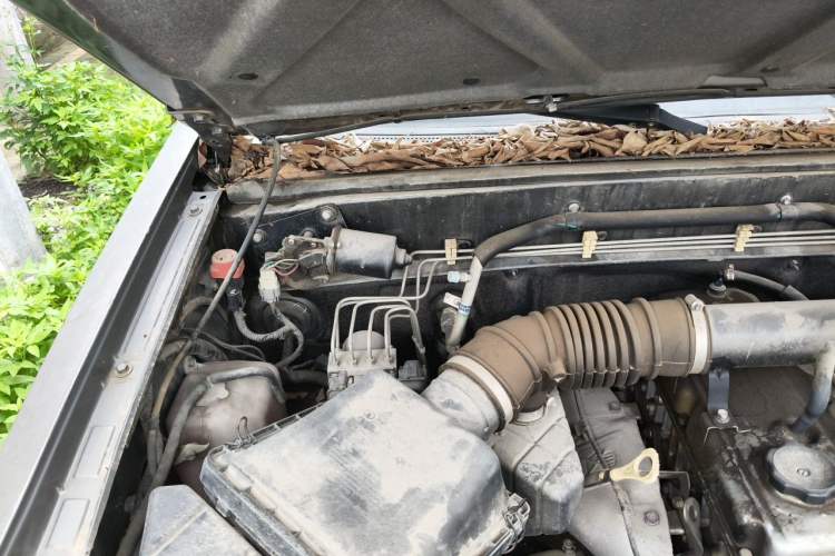 Used Haval H5 Classic 2011 Zhizun Edition 2.0L Two-Wheel Drive Luxury Model Engine Bay Right