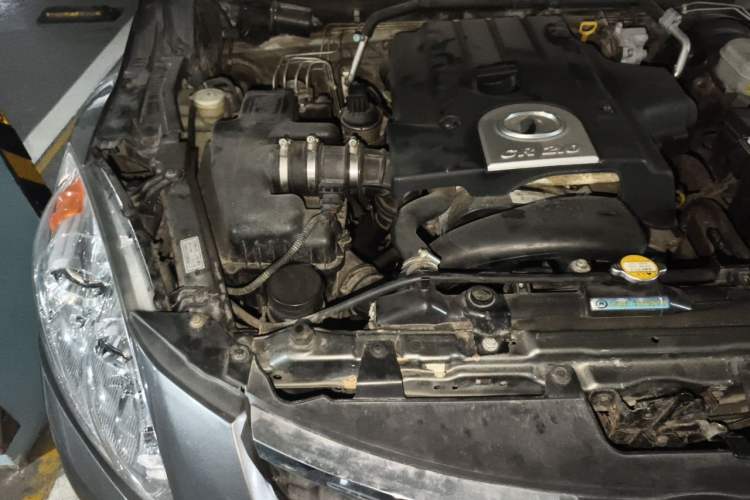 Used Haval H5 Classic 2011 European-style Version Green Quiet 2.0T Automatic 2WD Comfort Model Engine Bay Right