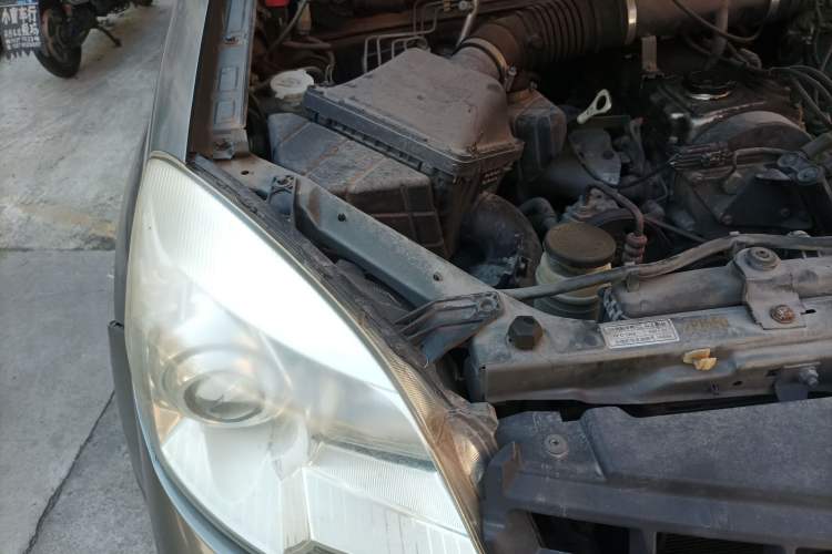 Used Haval H5 Classic 2011 Zhizun Edition 2.4L Four-Wheel Drive Deluxe Differential Version Engine Bay Right