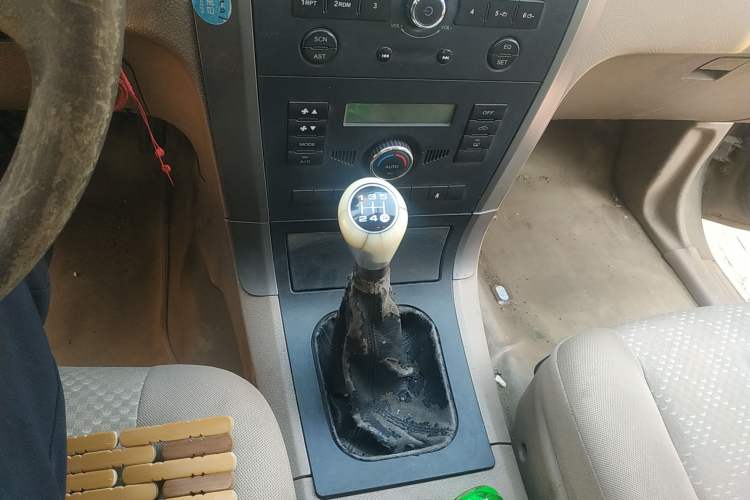 Used Haval H5 Classic 2011 Zhizun Edition 2.0L Two-Wheel Drive Luxury Model Gear Lever