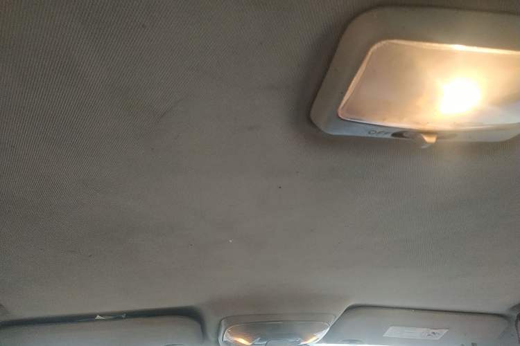 Used Haval H5 Classic 2011 Zhizun Edition 2.0L Two-Wheel Drive Luxury Model Headliner