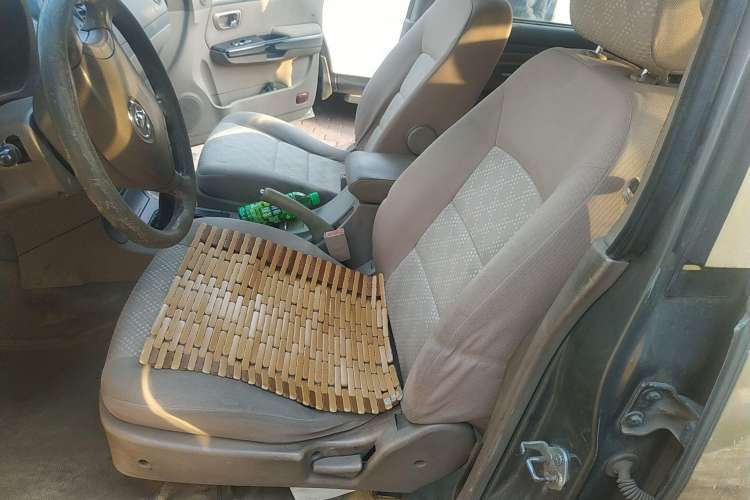 Used Haval H5 Classic 2011 Zhizun Edition 2.0L Two-Wheel Drive Luxury Model Left Front Seat