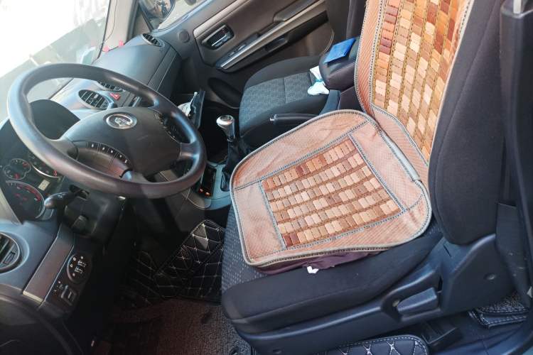 Used Haval H5 Classic 2011 Zhizun Edition 2.4L Four-Wheel Drive Deluxe Differential Version Left Front Seat