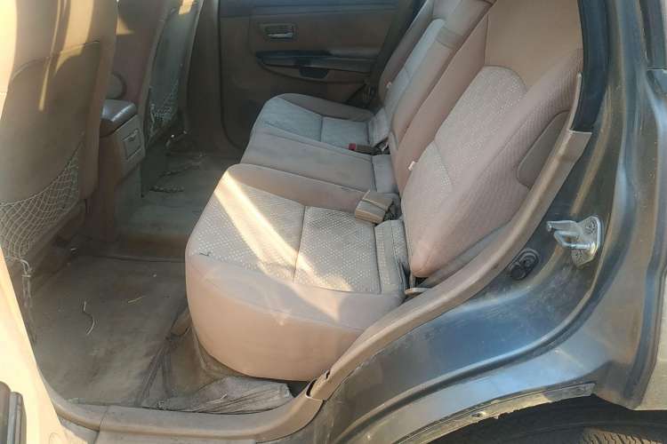 Used Haval H5 Classic 2011 Zhizun Edition 2.0L Two-Wheel Drive Luxury Model Left Rear Seat