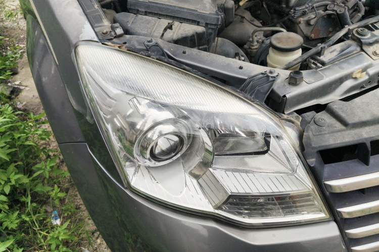 Used Haval H5 Classic 2011 Zhizun Edition 2.0L Two-Wheel Drive Luxury Model Right Front Headlight