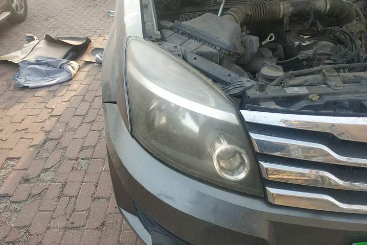 Used Haval H5 Classic 2011 Zhizun Edition 2.0L Two-Wheel Drive Luxury Model Right Front Headlight