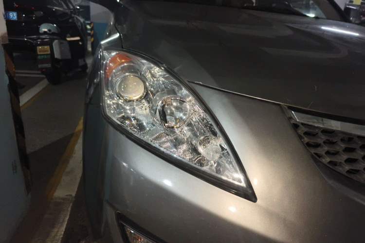 Used Haval H5 Classic 2011 European-style Version Green Quiet 2.0T Automatic 2WD Comfort Model Right Front Headlight