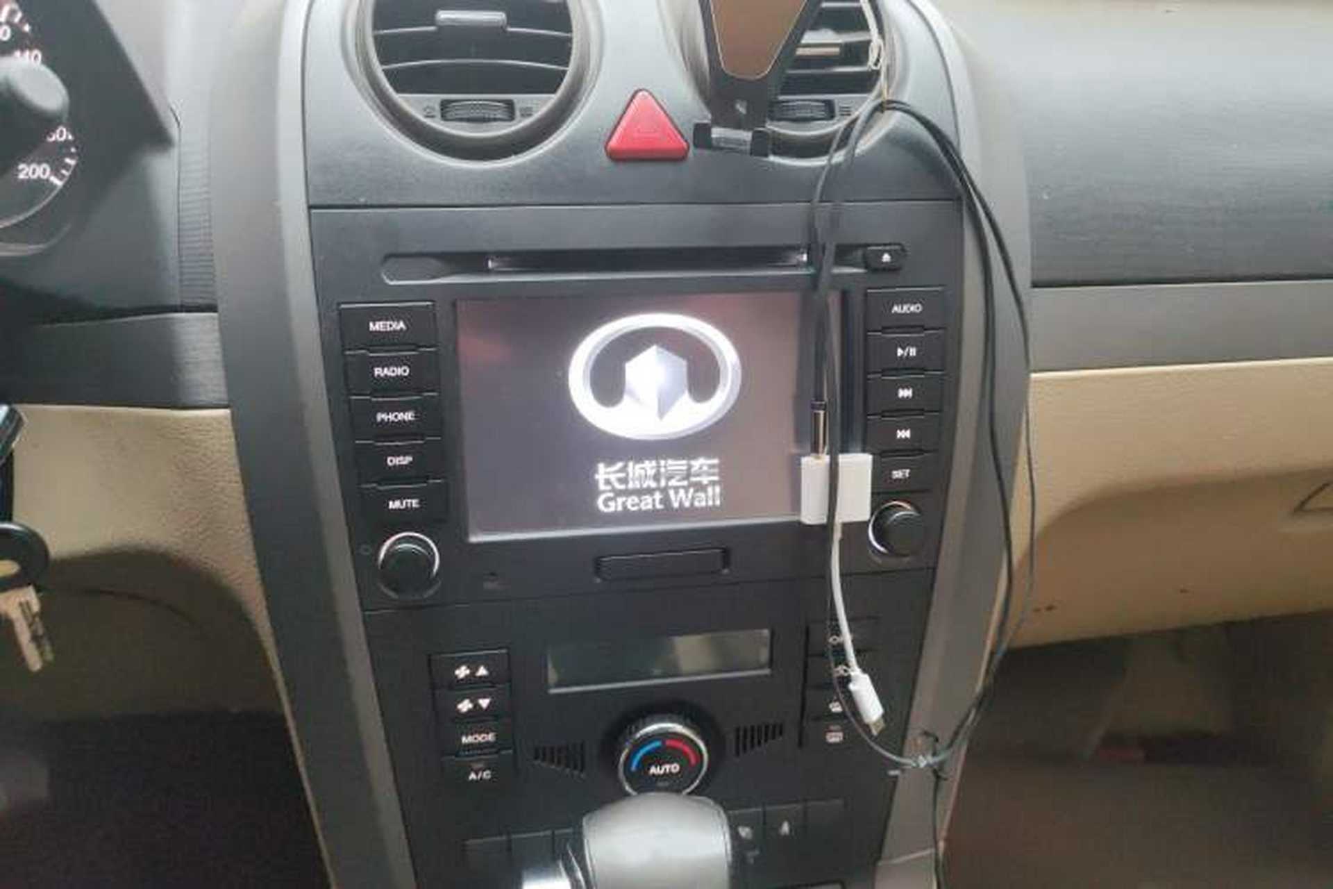 Used Haval H5 Classic 2011 European-style Green Silence 2.0T Automatic Two-Wheel Drive Luxury Model Audio And AC Panel