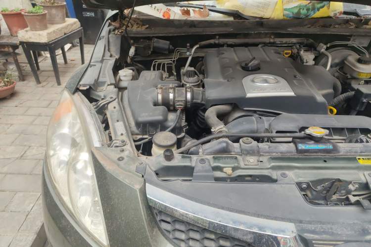 Used Haval H5 Classic 2011 European-style Green Silence 2.0T Automatic Two-Wheel Drive Luxury Model Engine Bay Right