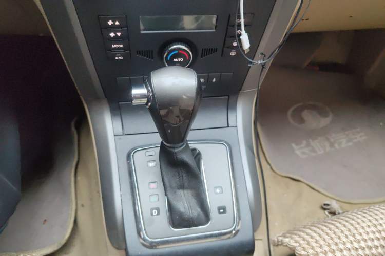Used Haval H5 Classic 2011 European-style Green Silence 2.0T Automatic Two-Wheel Drive Luxury Model Gear Lever