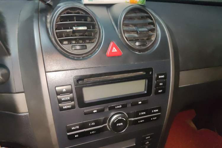 Used Haval H5 Classic 2011 Zhizun Edition 2.0L Two-Wheel Drive Luxury Model Audio And AC Panel