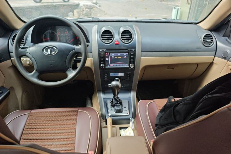 Used Haval H5 Classic 2011 European-style Version Green Quiet 2.0T Automatic 2WD Comfort Model Center Console
