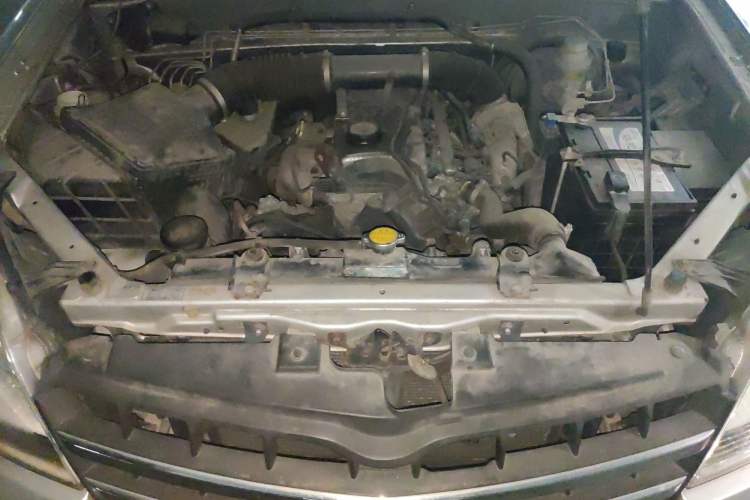 Used Haval H5 Classic 2011 Zhizun Edition 2.0L Two-Wheel Drive Luxury Model Engine Bay