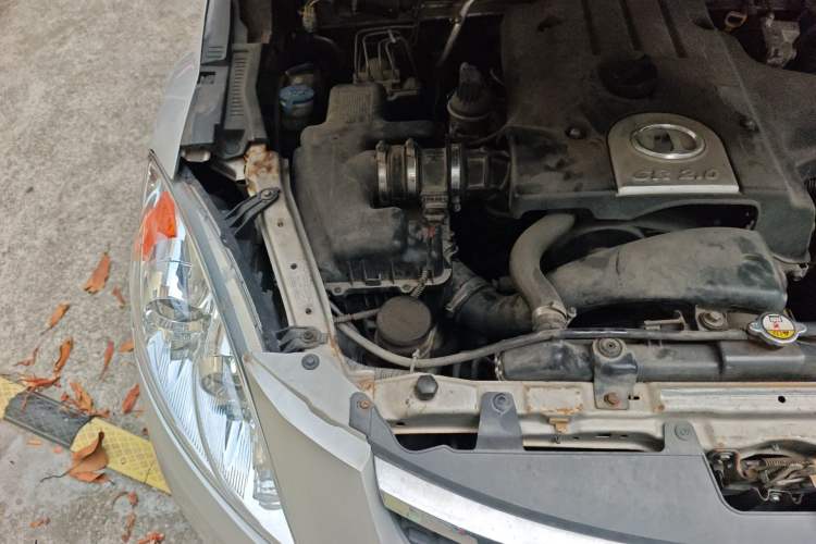 Used Haval H5 Classic 2011 European-style Version Green Quiet 2.0T Automatic 2WD Comfort Model Engine Bay Right