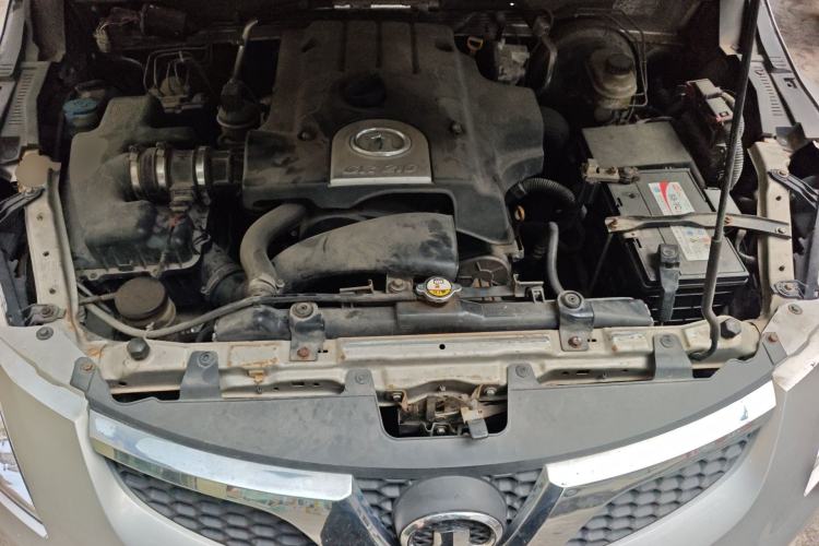 Used Haval H5 Classic 2011 European-style Version Green Quiet 2.0T Automatic 2WD Comfort Model Engine Bay