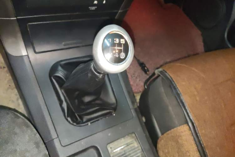 Used Haval H5 Classic 2011 Zhizun Edition 2.0L Two-Wheel Drive Luxury Model Gear Lever