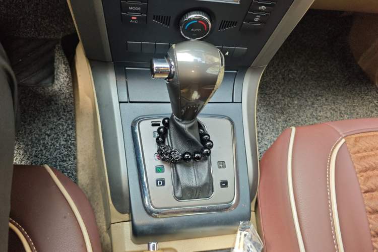 Used Haval H5 Classic 2011 European-style Version Green Quiet 2.0T Automatic 2WD Comfort Model Gear Lever