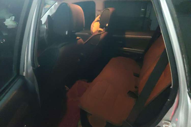 Used Haval H5 Classic 2011 Zhizun Edition 2.0L Two-Wheel Drive Luxury Model Left Rear Seat