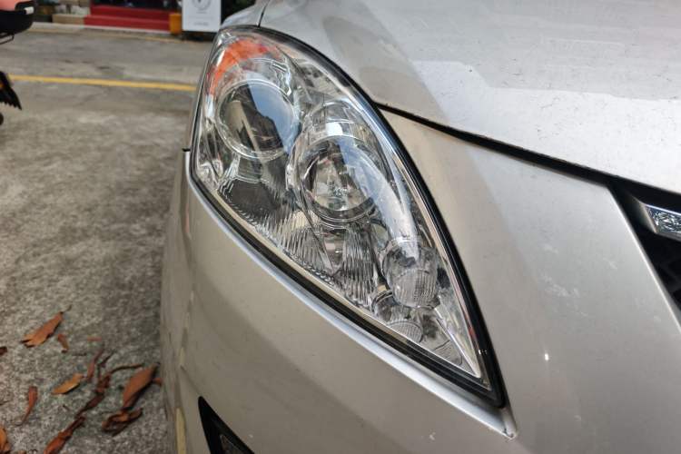 Used Haval H5 Classic 2011 European-style Version Green Quiet 2.0T Automatic 2WD Comfort Model Right Front Headlight