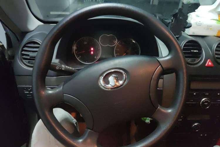 Used Haval H5 Classic 2011 Zhizun Edition 2.0L Two-Wheel Drive Luxury Model Steering Wheel
