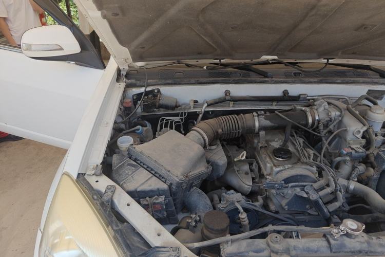 Used Haval H5 Classic 2011 Zhizun Edition 2.4L Four-Wheel Drive Deluxe Differential Version Engine Bay Right