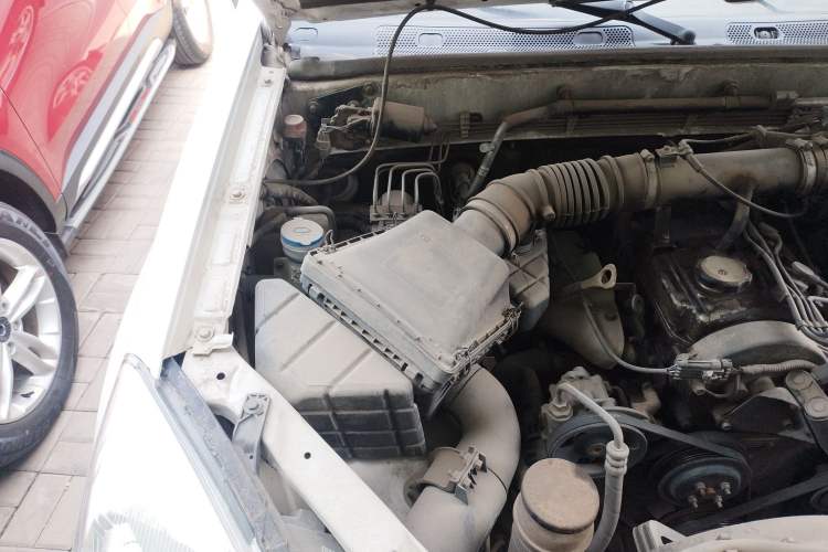 Used Haval H5 Classic 2011 Zhizun Edition 2.4L Four-Wheel Drive Deluxe Differential Version Engine Bay Right