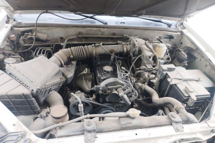 Used Haval H5 Classic 2011 Zhizun Edition 2.4L Four-Wheel Drive Deluxe Differential Version Engine Bay