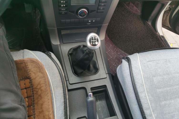 Used Haval H5 Classic 2011 Zhizun Edition 2.0L Two-Wheel Drive Elite Model Gear Lever