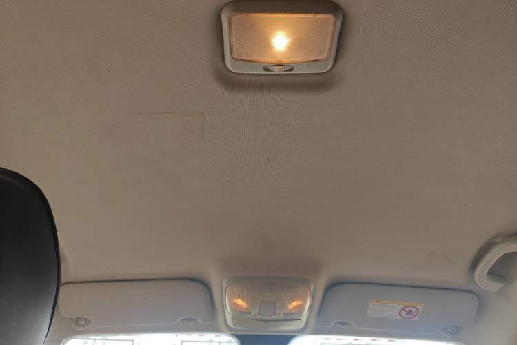 Used Haval H5 Classic 2011 Zhizun Edition 2.4L Four-Wheel Drive Deluxe Differential Version Headliner