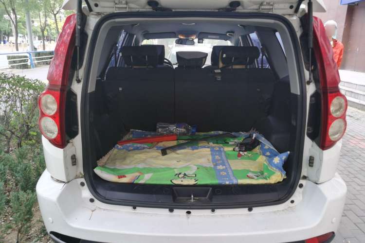 Used Haval H5 Classic 2011 Zhizun Edition 2.0L Two-Wheel Drive Elite Model Trunk