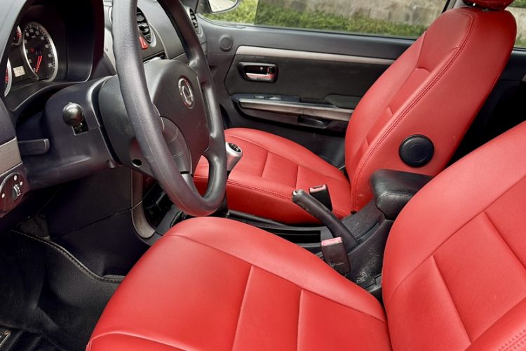 Used Haval H5 Classic 2011 Zhizun Edition 2.0L Two-Wheel Drive Luxury Model Interior 2