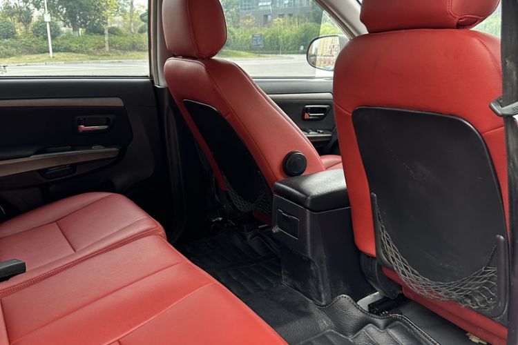 Used Haval H5 Classic 2011 Zhizun Edition 2.0L Two-Wheel Drive Luxury Model Interior 5