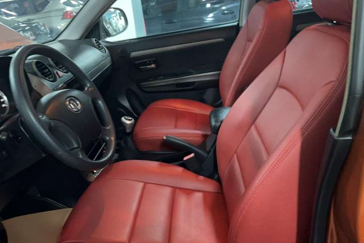 Used Haval H5 Classic 2011 Zhizun Edition 2.0L Two-Wheel Drive Luxury Model Left Front Seat