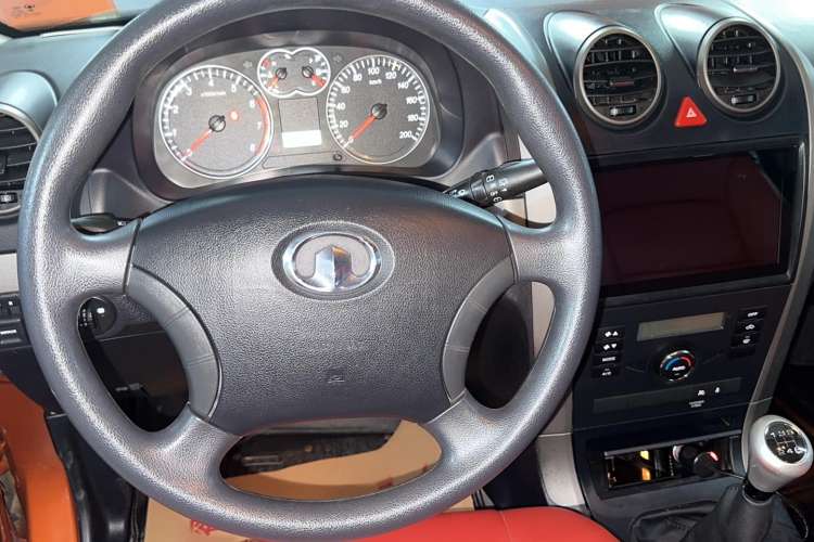 Used Haval H5 Classic 2011 Zhizun Edition 2.0L Two-Wheel Drive Luxury Model Steering Wheel