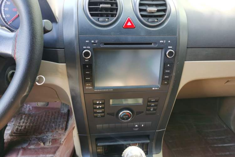 Used Haval H5 Classic 2012 European-style 2.0L Two-Wheel Drive Elite Model Audio And AC Panel