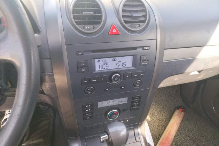 Used Haval H5 Classic 2012 ZhiZun Edition Green Silence 2.0T Automatic Two-Wheel Drive Comfortable Model Audio And AC Panel