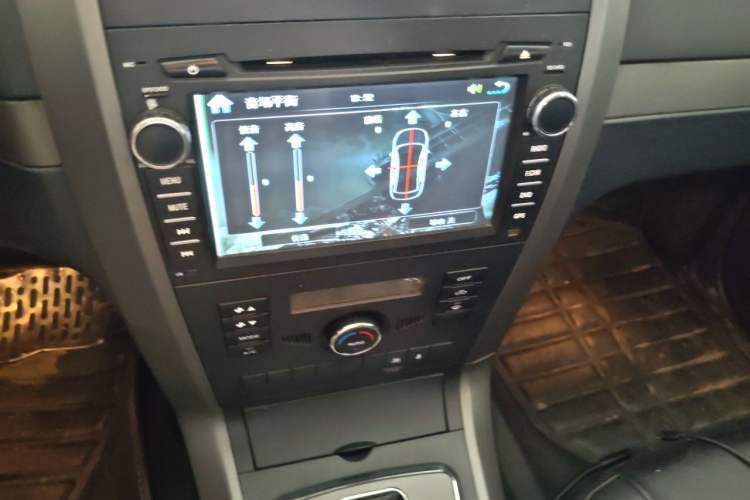 Used Haval H5 Classic 2012 European-style Version Green Silence 2.0T Automatic 2WD Comfort Model Audio And AC Panel