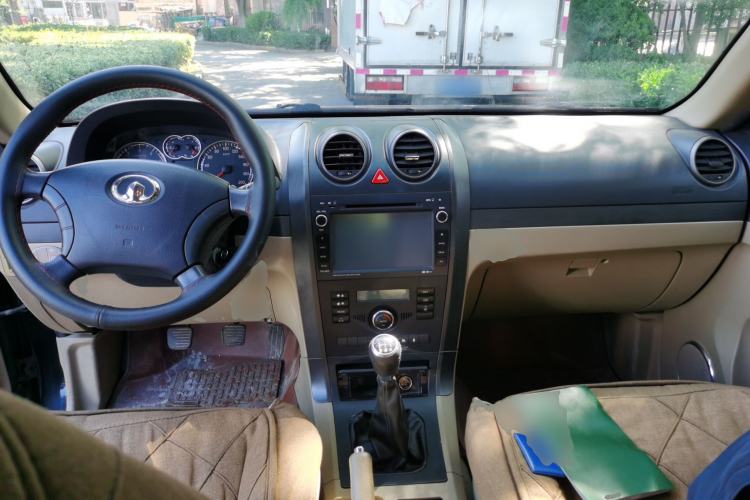 Used Haval H5 Classic 2012 European-style 2.0L Two-Wheel Drive Elite Model Center Console