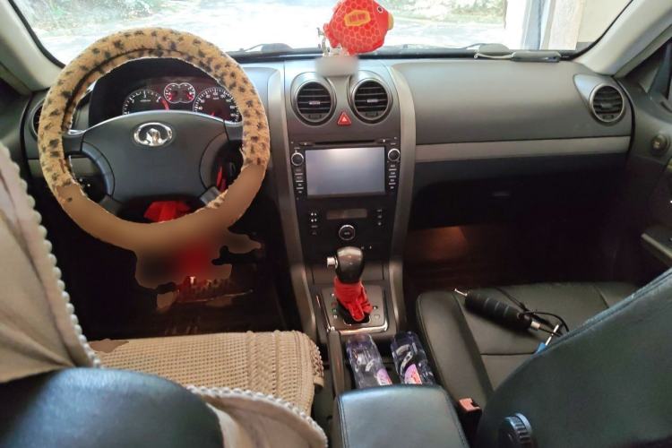 Used Haval H5 Classic 2012 European-style Version Green Silence 2.0T Automatic 2WD Comfort Model Center Console
