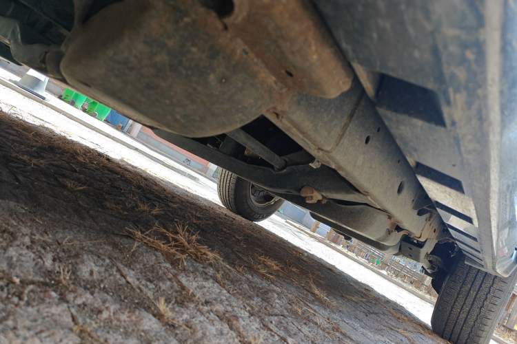 Used Haval H5 Classic 2012 European-style 2.0L Two-Wheel Drive Elite Model Chassis Front Left