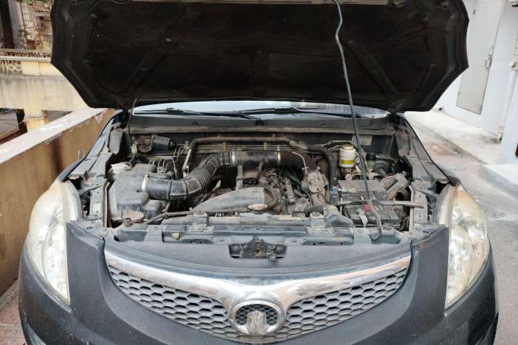 Used Haval H5 Classic 2012 European-style Edition 2.0L Two-Wheel Drive Luxury Model Engine Bay