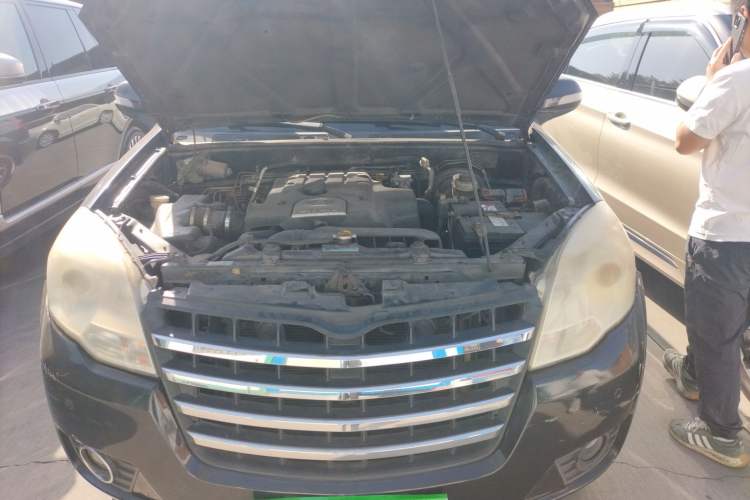Used Haval H5 Classic 2012 ZhiZun Edition Green Silence 2.0T Automatic Two-Wheel Drive Comfortable Model Engine Bay