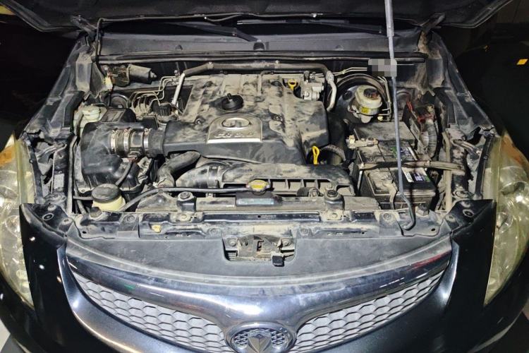 Used Haval H5 Classic 2012 European-style Version Green Silence 2.0T Automatic 2WD Comfort Model Engine Bay