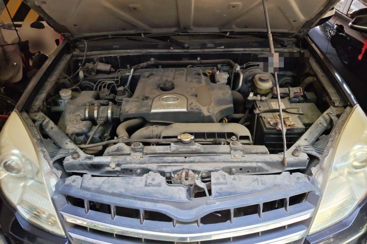 Used Haval H5 Classic 2012 European-style Version Green Silence 2.0T Automatic 2WD Comfort Model Engine Bay