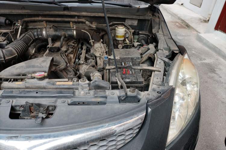 Used Haval H5 Classic 2012 European-style Edition 2.0L Two-Wheel Drive Luxury Model Engine Bay Left