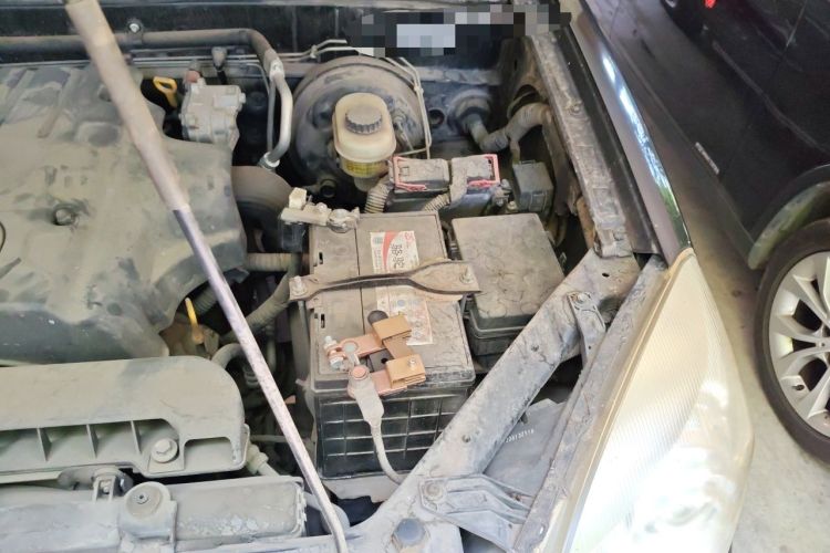 Used Haval H5 Classic 2012 European-style Version Green Silence 2.0T Automatic 2WD Comfort Model Engine Bay Left